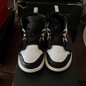 Jordan retro 1 toddler 8c